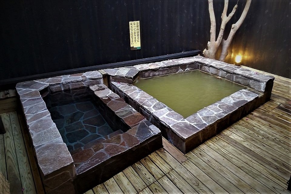 露天風呂と水風呂